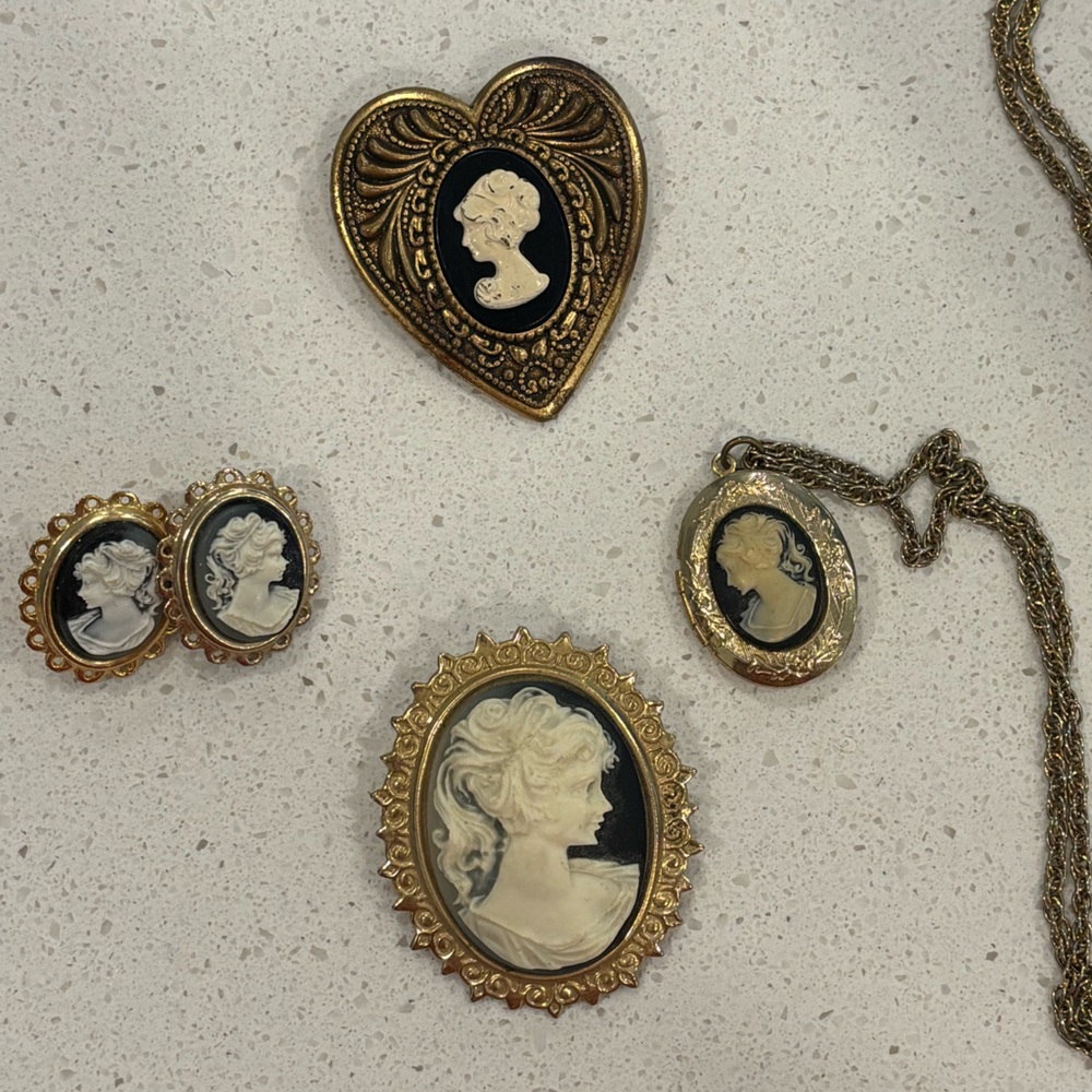 Elegant Gold and Black Cameo Jewelry Set